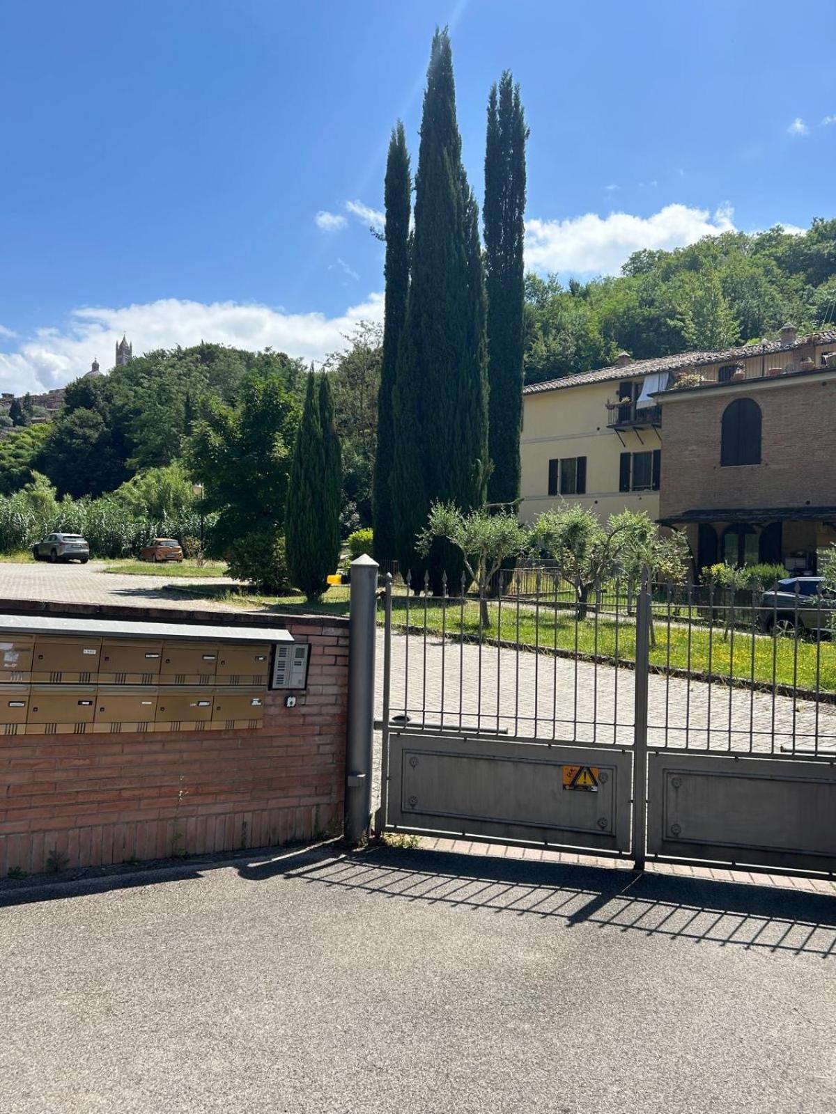 Loft Vicolo Di Vallepiatta 2 Min Piazza Del Campo Con Parcheggio Siena Eksteriør billede