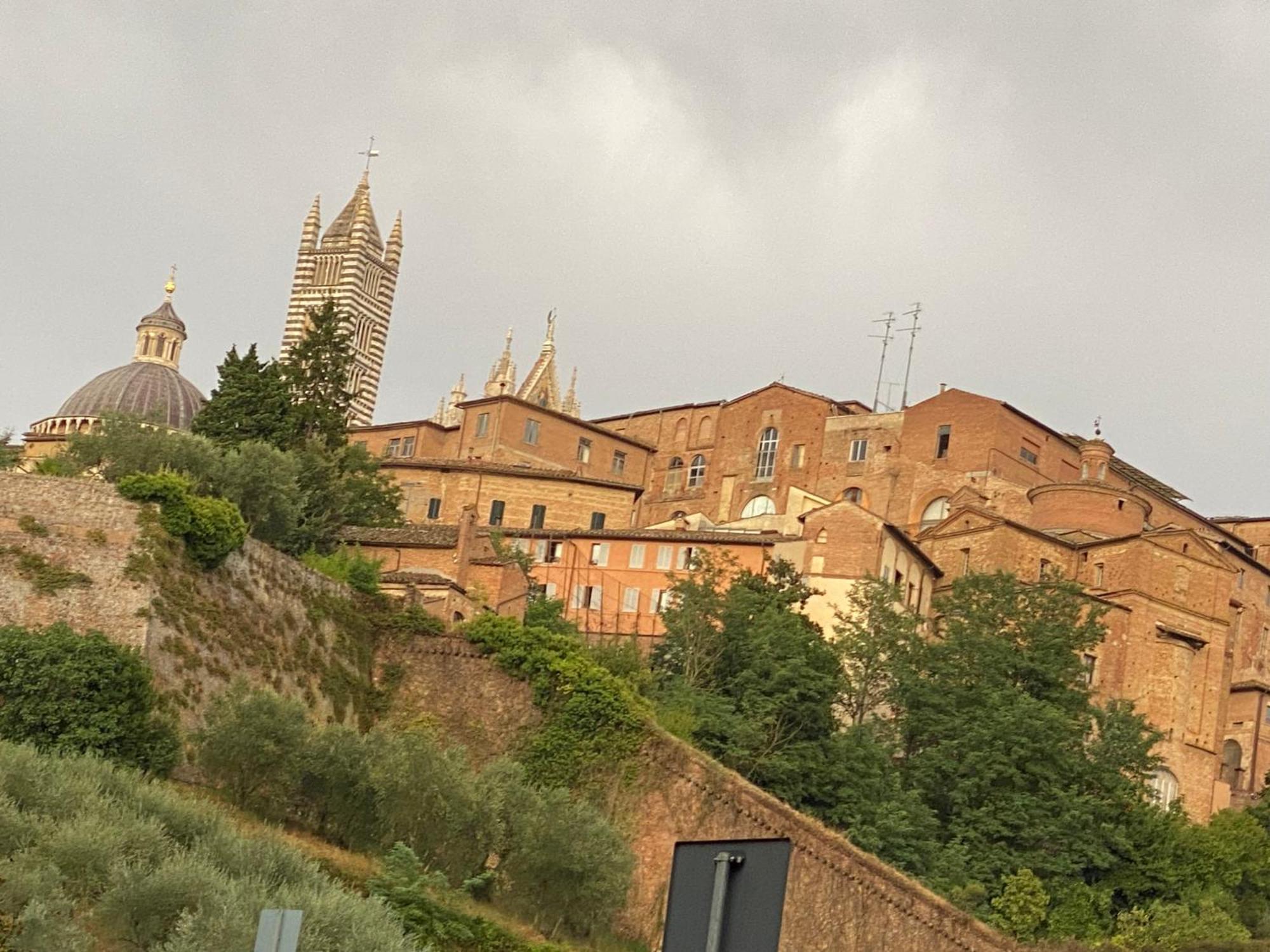 Loft Vicolo Di Vallepiatta 2 Min Piazza Del Campo Con Parcheggio Siena Eksteriør billede